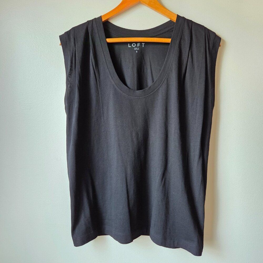 EUC LOFT BLACK SCOOP NECK MUSCLE SLEEVE PLEATED TANK TOP SIZE SMALL